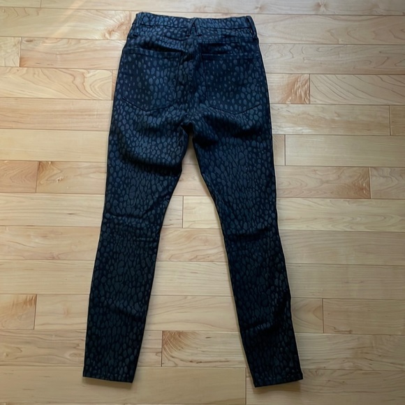 Good American Black Leopard Jeans - Picture 4 of 5